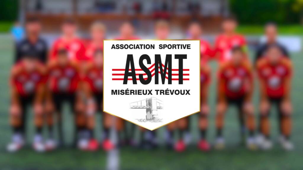 Visuel temporaire représentant une équipe de l'AS Misérieux Trévoux en attente de la photo officielle
