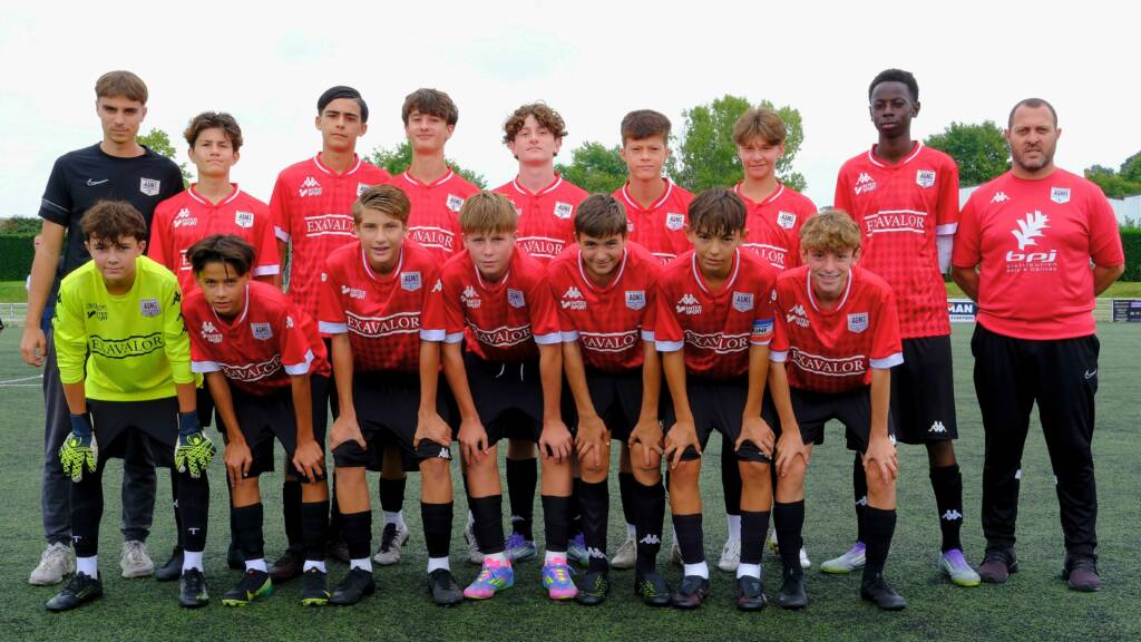 Photo officielle de l'équipe U15 A de l'AS Misérieux Trévoux pour la saison 2025/2026