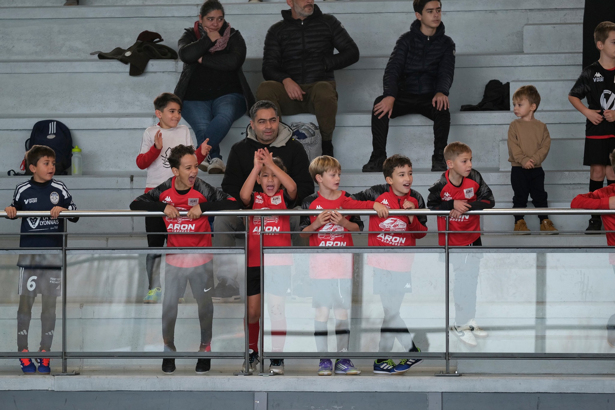 Jeunes joueurs U7 et U9 lors du tournoi de l’AS Misérieux Trévoux